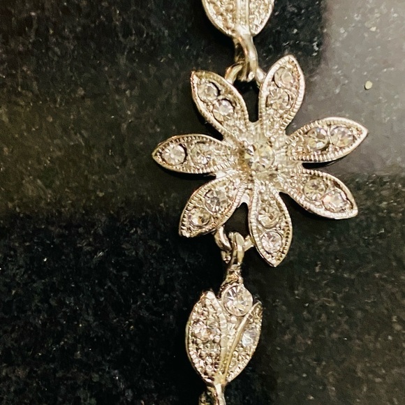 Amrita Singh Edith crystal and silver tone statement necklace. NWT. - Picture 10 of 13